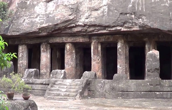 Akkana Madanna cave